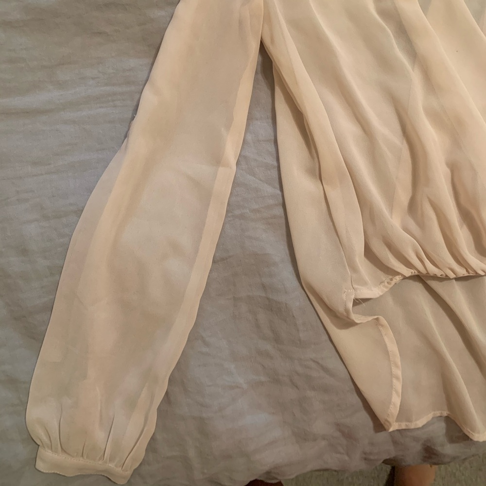 blouse - Picture 3 of 6